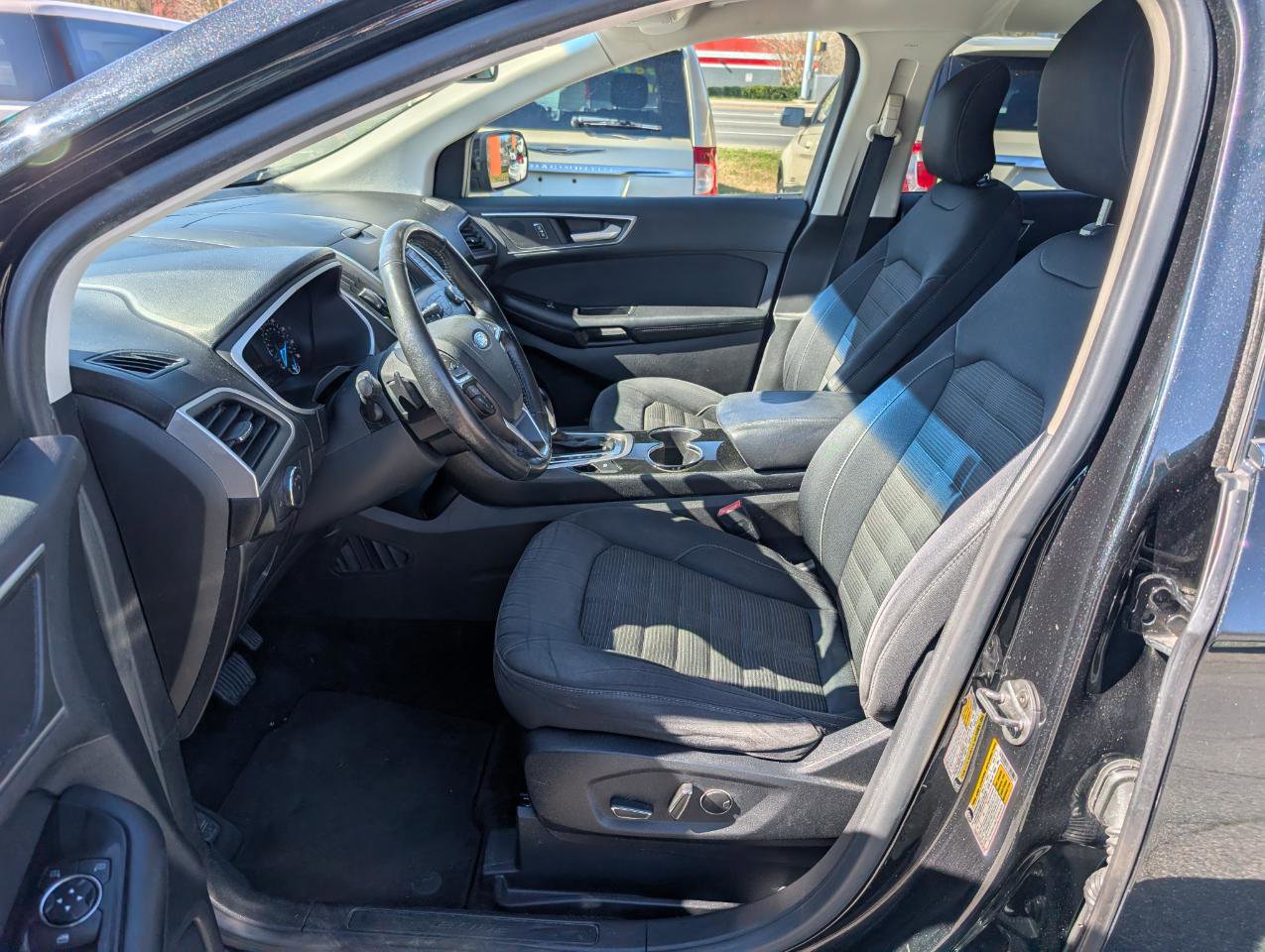Used 2015 Ford Edge SEL AWD/4WD image 16