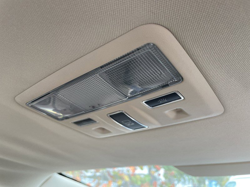 Used 2012 Jaguar XJ image 23