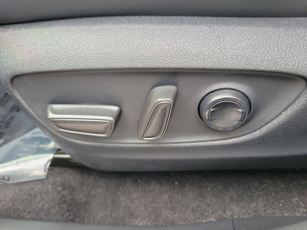 Used 2023 Toyota RAV4 XLE Premium image 22