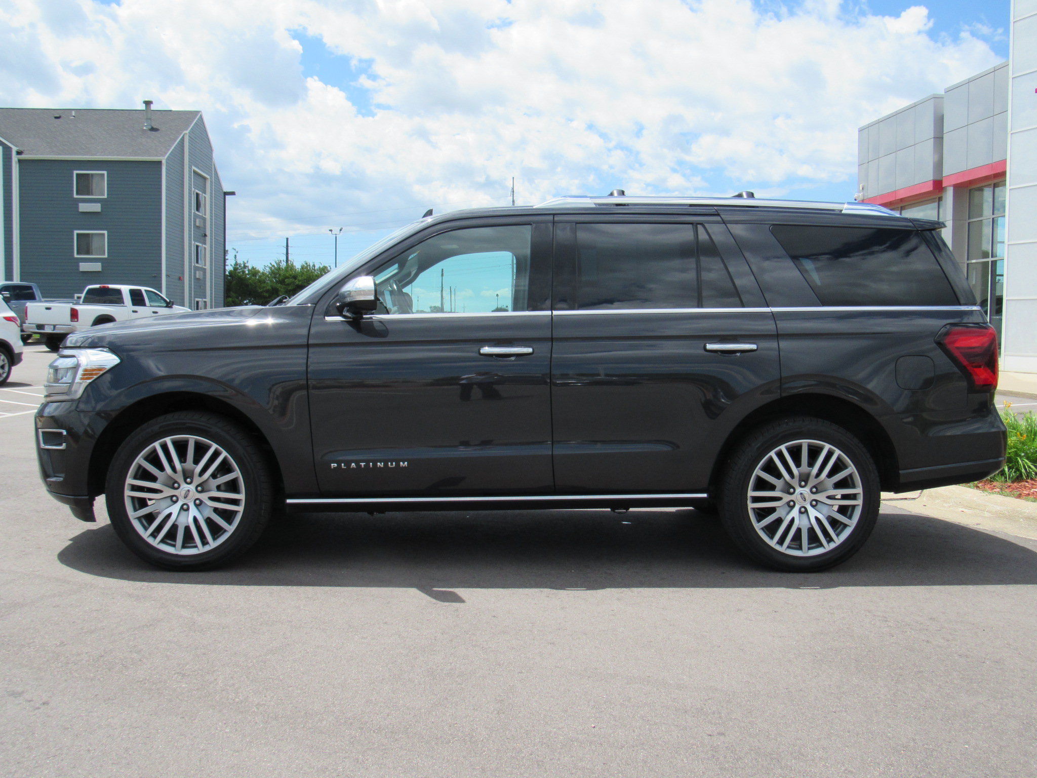 Used 2022 Ford Expedition Platinum AWD/4WD image 9