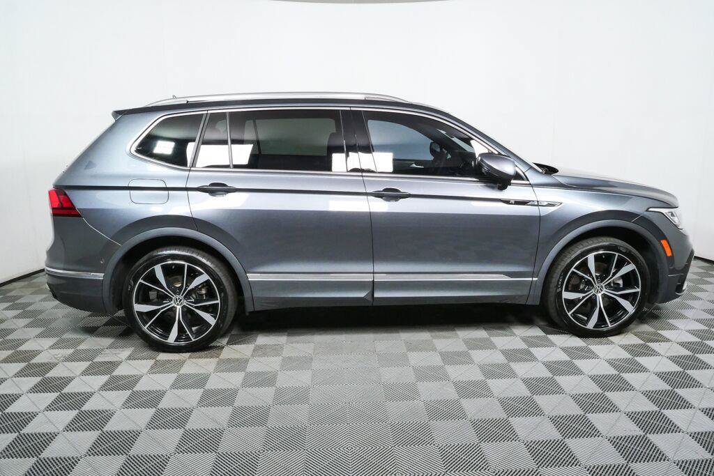 Used 2024 Volkswagen Tiguan SEL R-Line AWD/4WD image 2