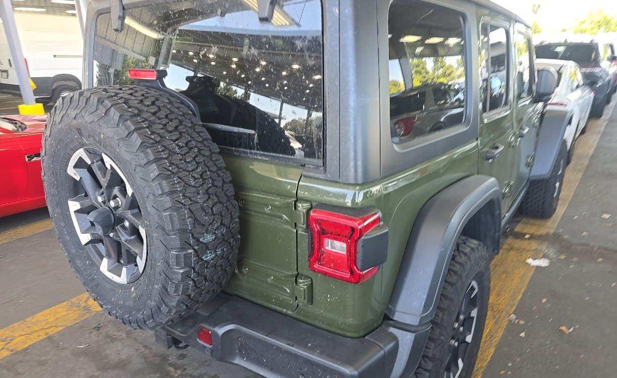Used 2024 Jeep Wrangler Unlimited Rubicon 4xe w/ Safety Group AWD/4WD image 4