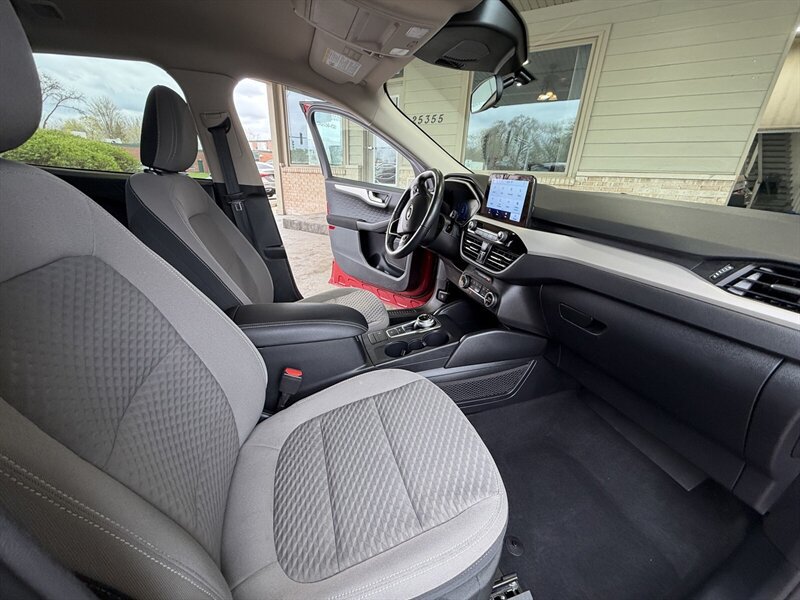 Used 2020 Ford Escape SE Sport FWD image 16