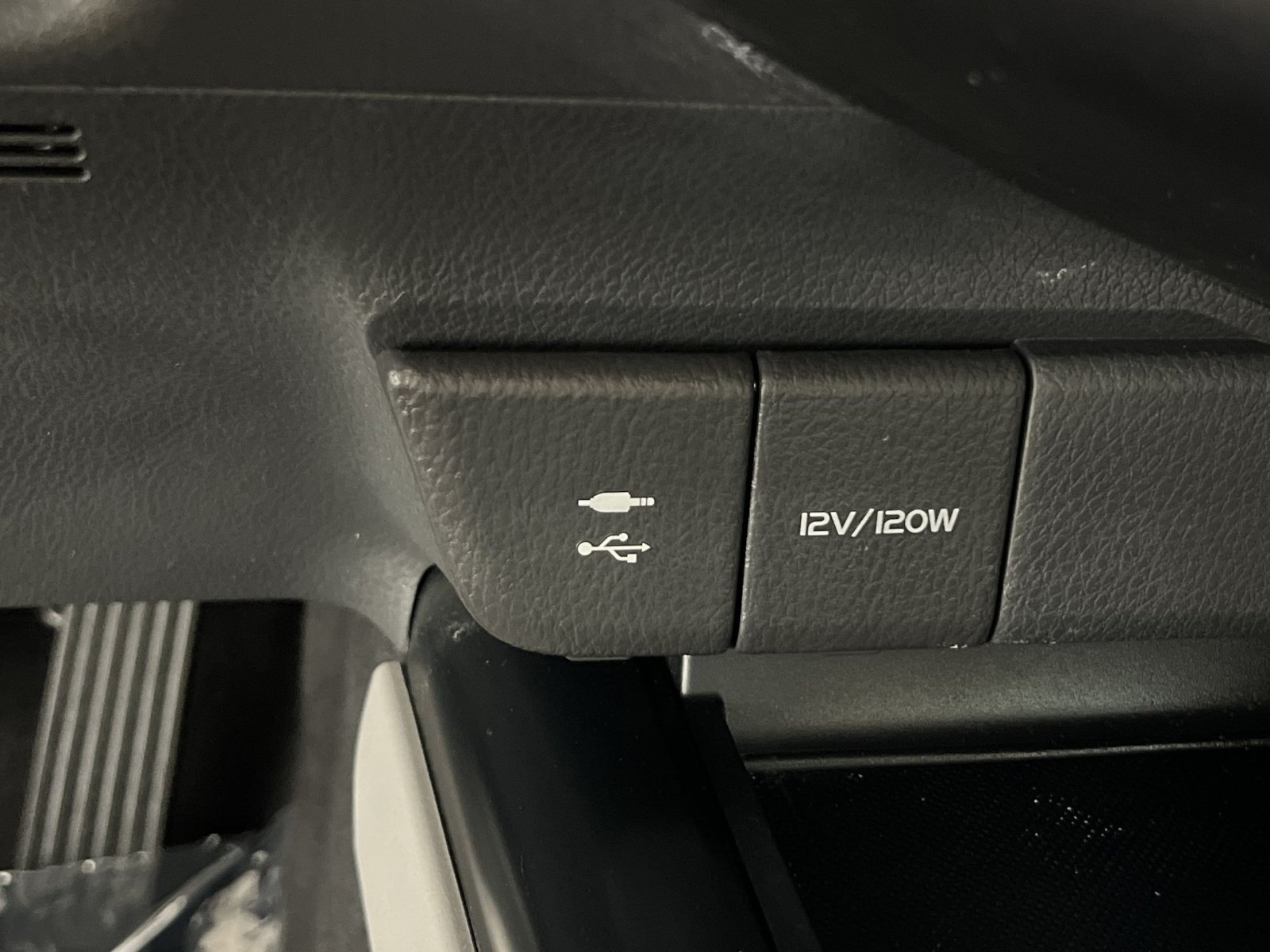 Used 2019 Toyota Camry LE FWD image 29