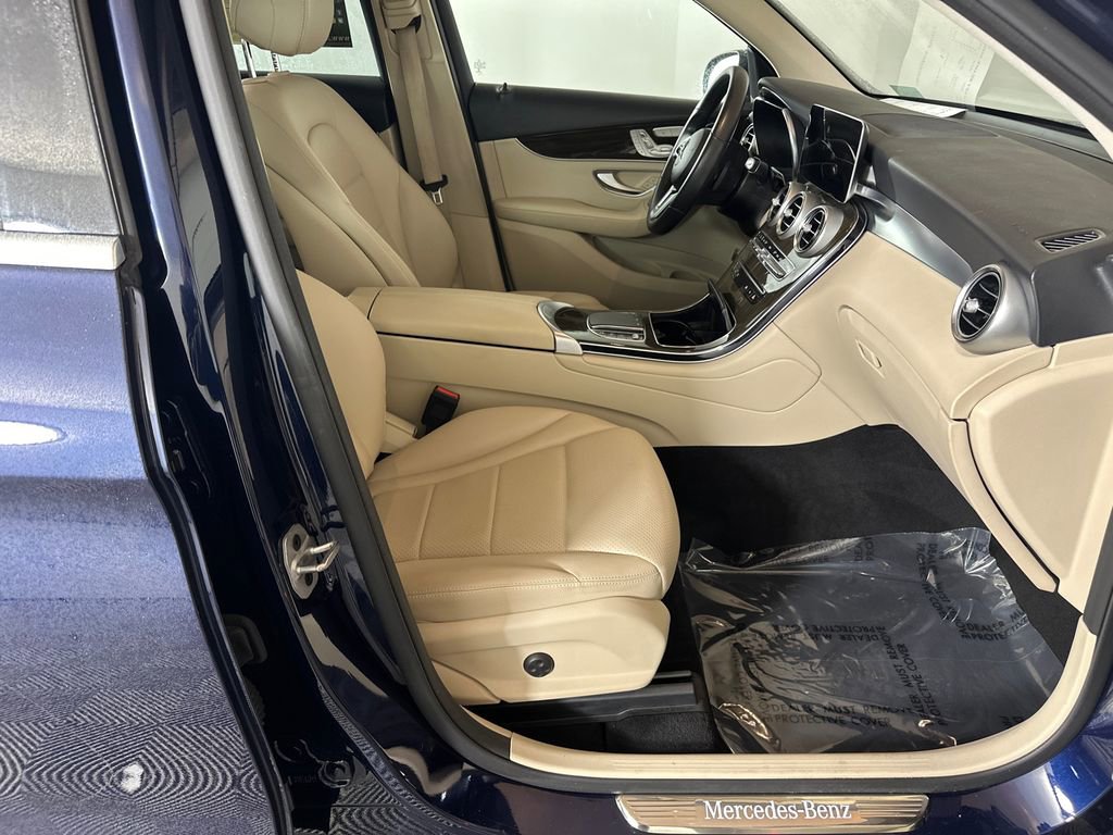Used 2022 Mercedes-Benz GLC 300 w/ Premium Package Lite image 14
