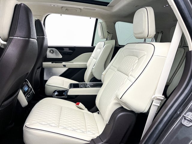 Used 2023 Lincoln Aviator Black Label w/ Dynamic Handling Package image 45