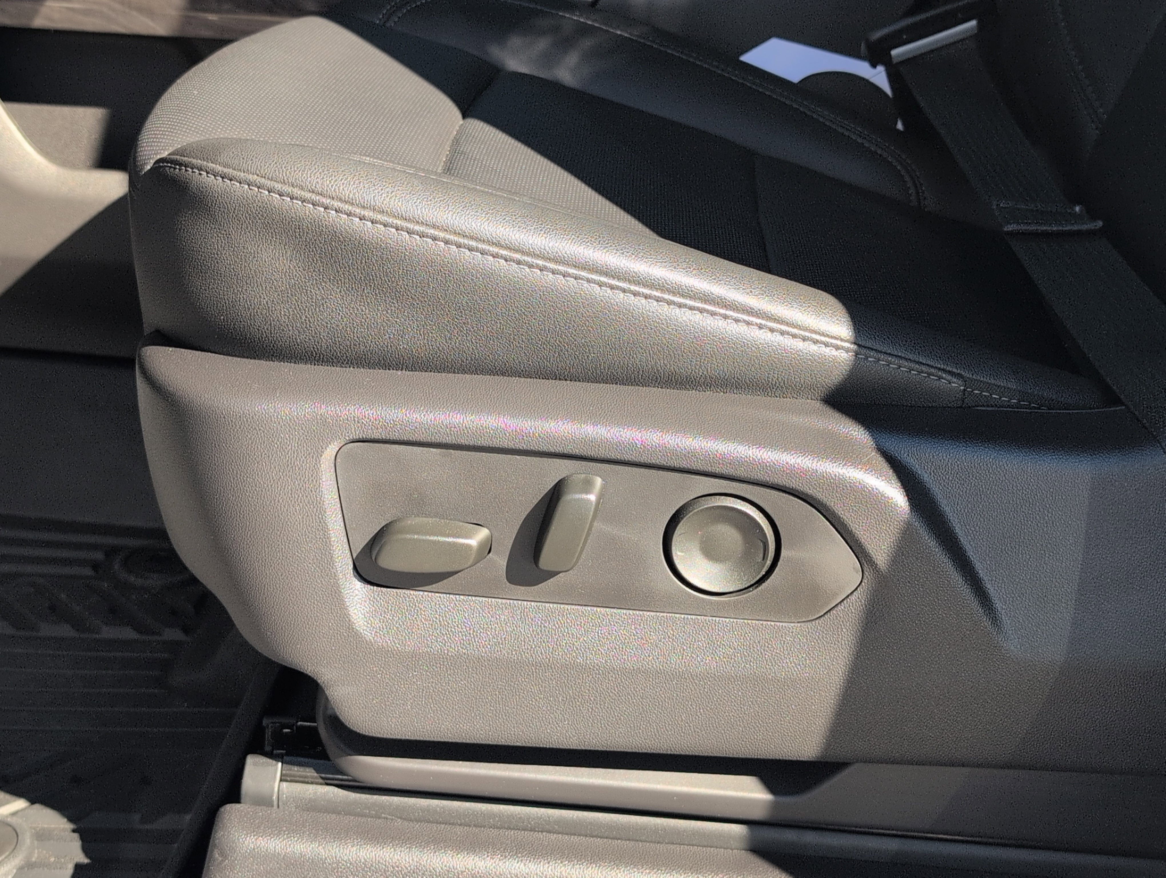 Used 2025 Chevrolet Silverado 1500 LTZ w/ Z71 Off-Road Package image 10