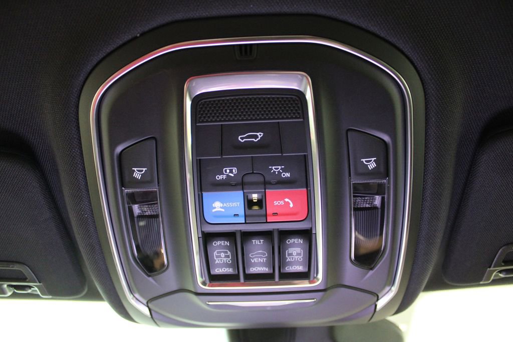 Used 2025 Jeep Grand Cherokee Summit w/ Adv Protech Group IV AWD/4WD image 36