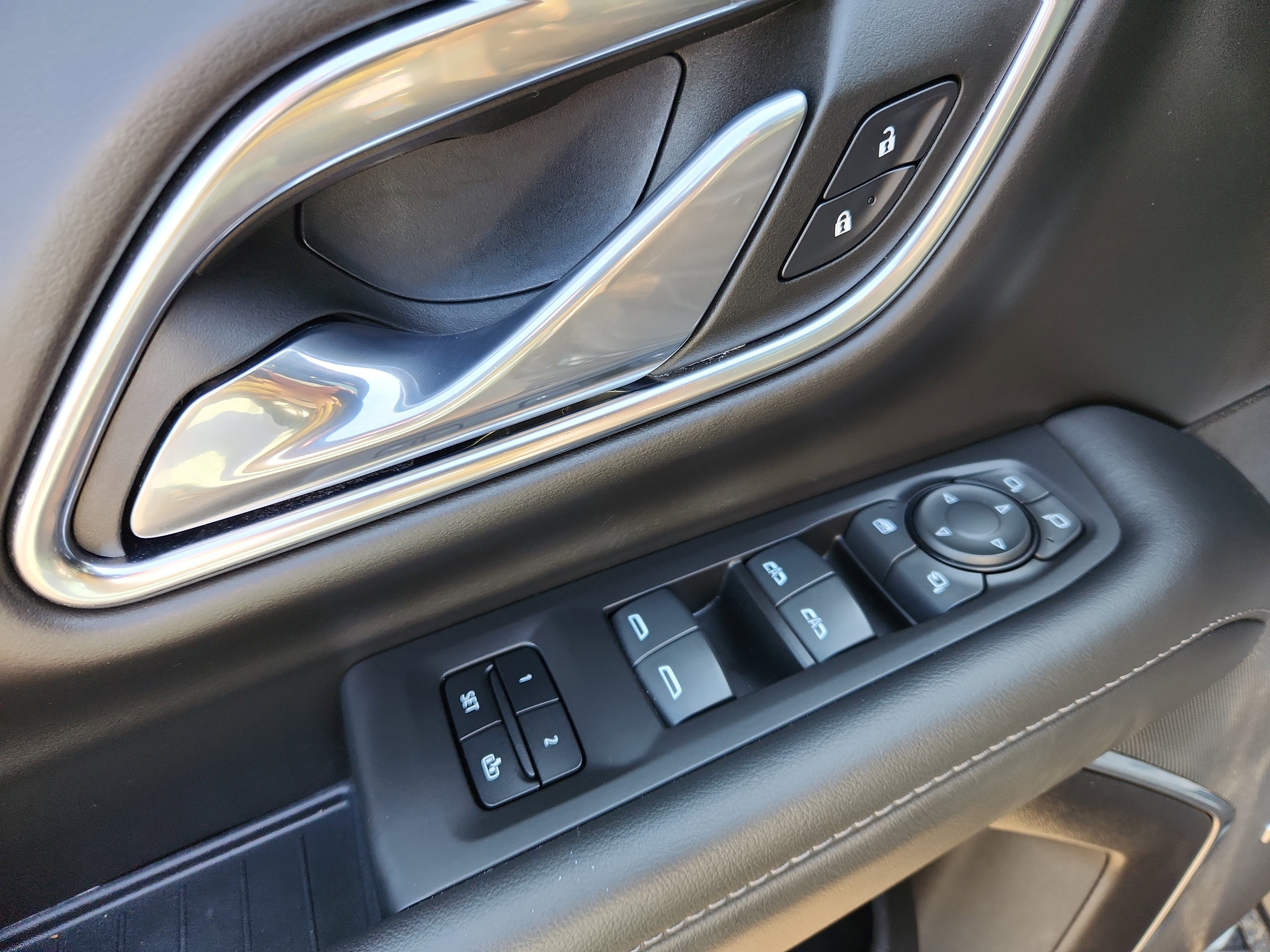 Used 2023 Chevrolet Suburban Z71 w/ Z71 Off-Road Package image 22