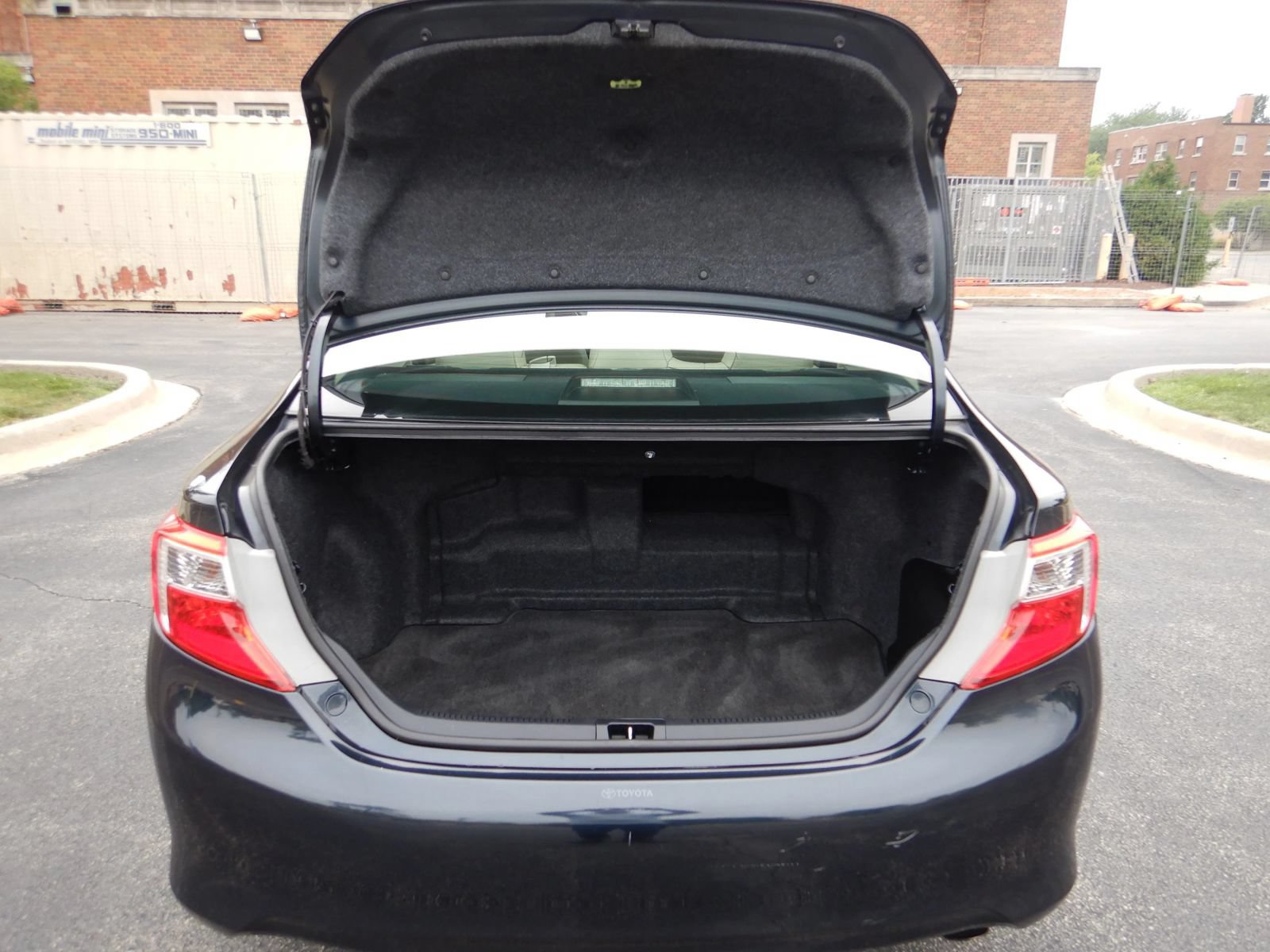 Used 2012 Toyota Camry XLE w/ Leather Pkg FWD image 32