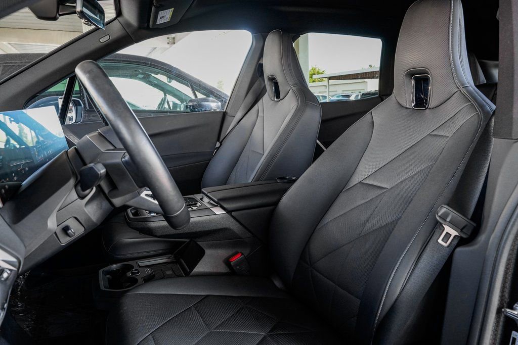 Used 2025 BMW iX xDrive50 w/ Premium Package image 18