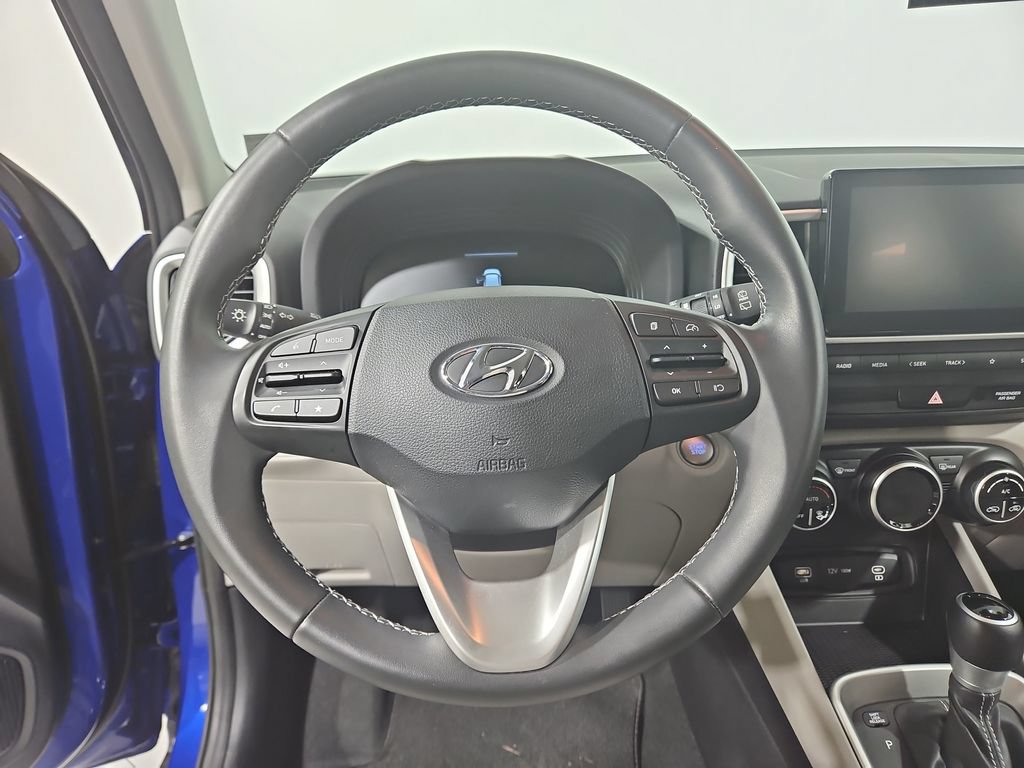 Certified 2025 Hyundai Venue SEL FWD image 16