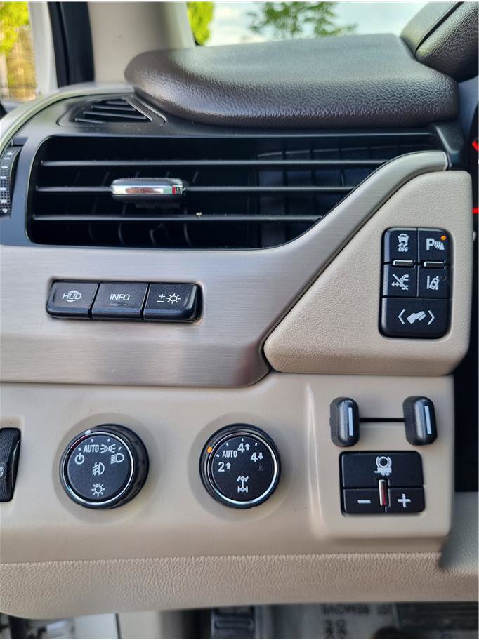 Used 2015 GMC Yukon XL Denali w/ Premium Package AWD/4WD image 21