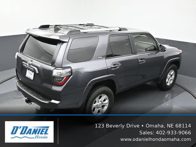 Used 2022 Toyota 4Runner SR5 Premium w/ Moonroof Package AWD/4WD image 18