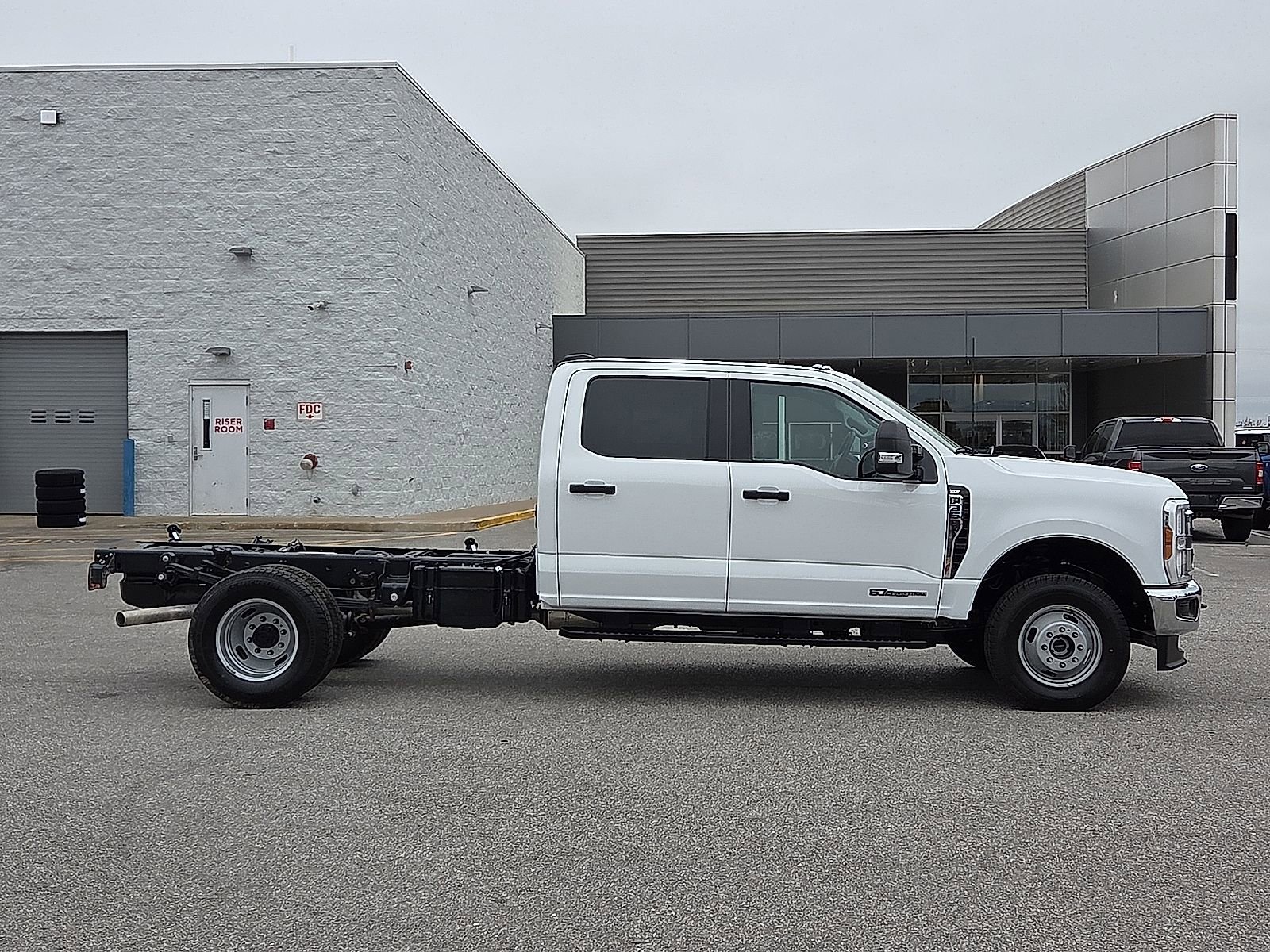 New 2026 Ford F350 XLT w/ XLT Value Package AWD/4WD image 6