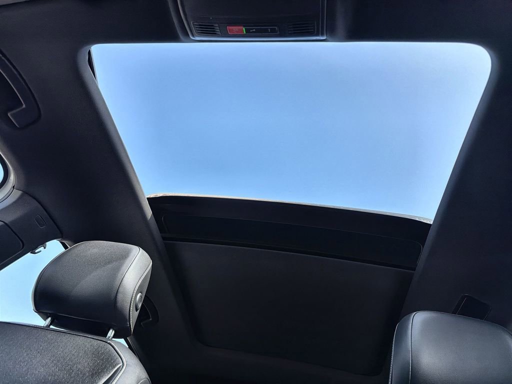 Used 2024 Volkswagen Tiguan SE R-Line image 16