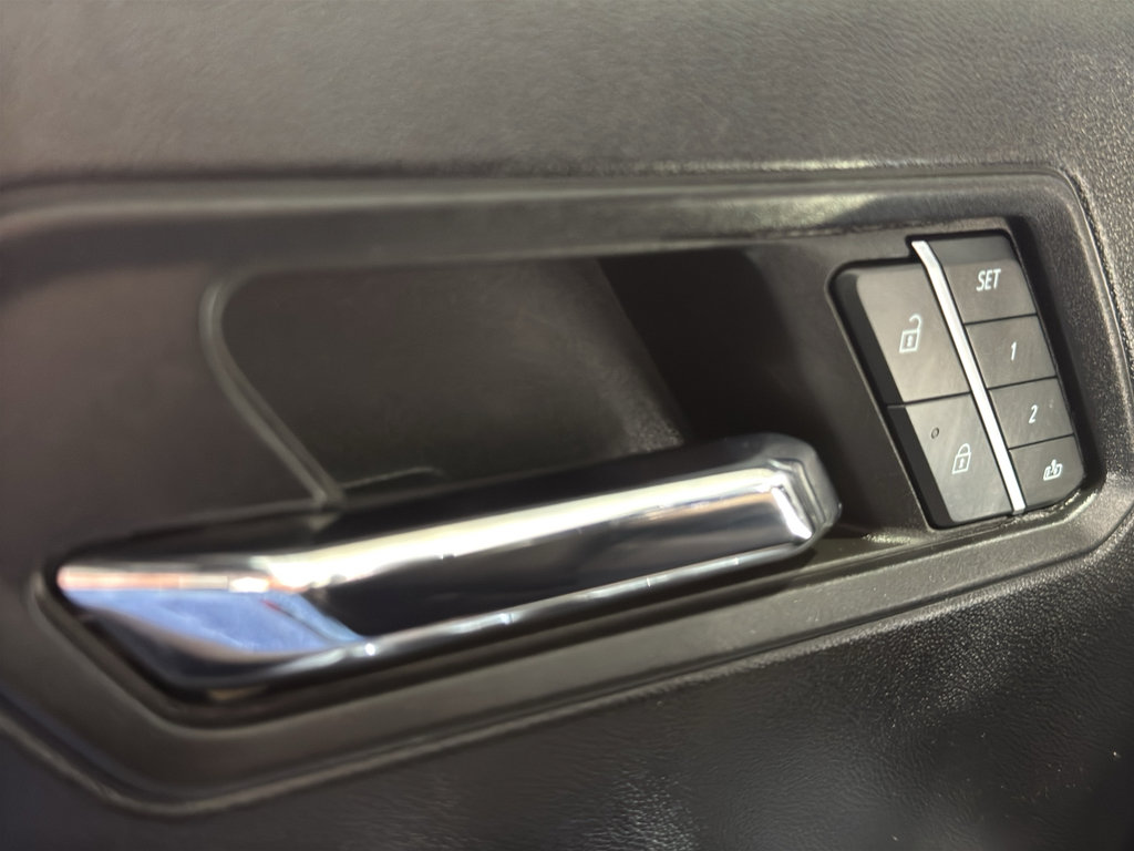 Used 2024 GMC Canyon Denali image 35