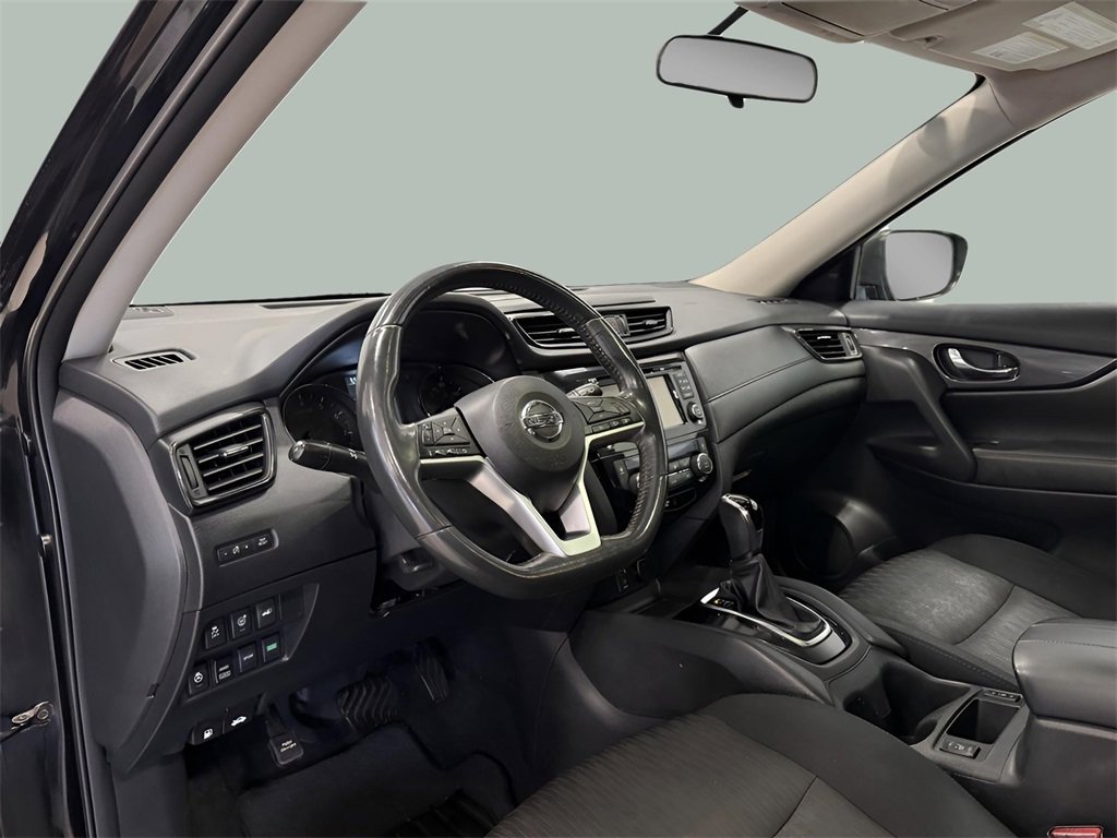 Used 2017 Nissan Rogue SV w/ Sun & Sound Touring Package image 18