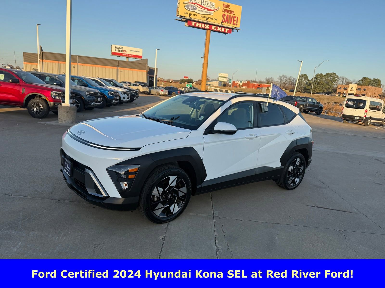 Used 2024 Hyundai Kona SEL image 1