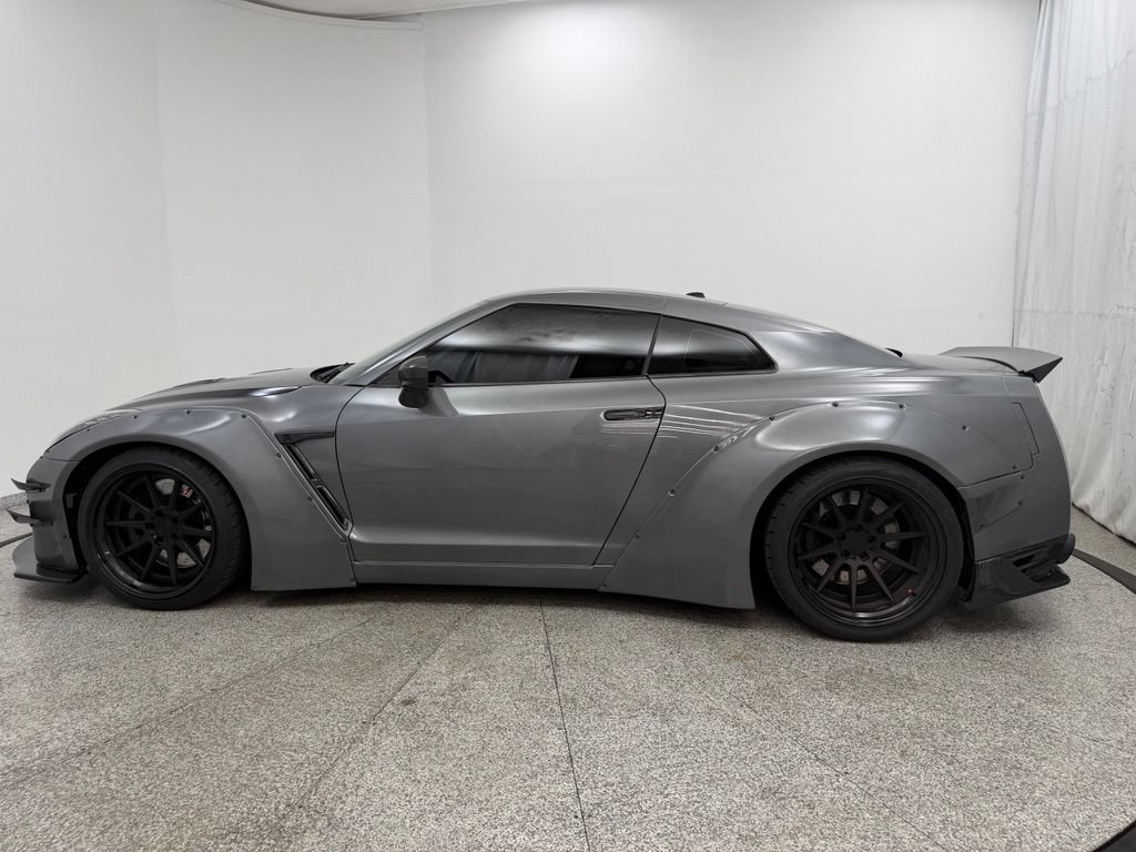 Used 2015 Nissan GT-R Black Edition AWD/4WD image 7