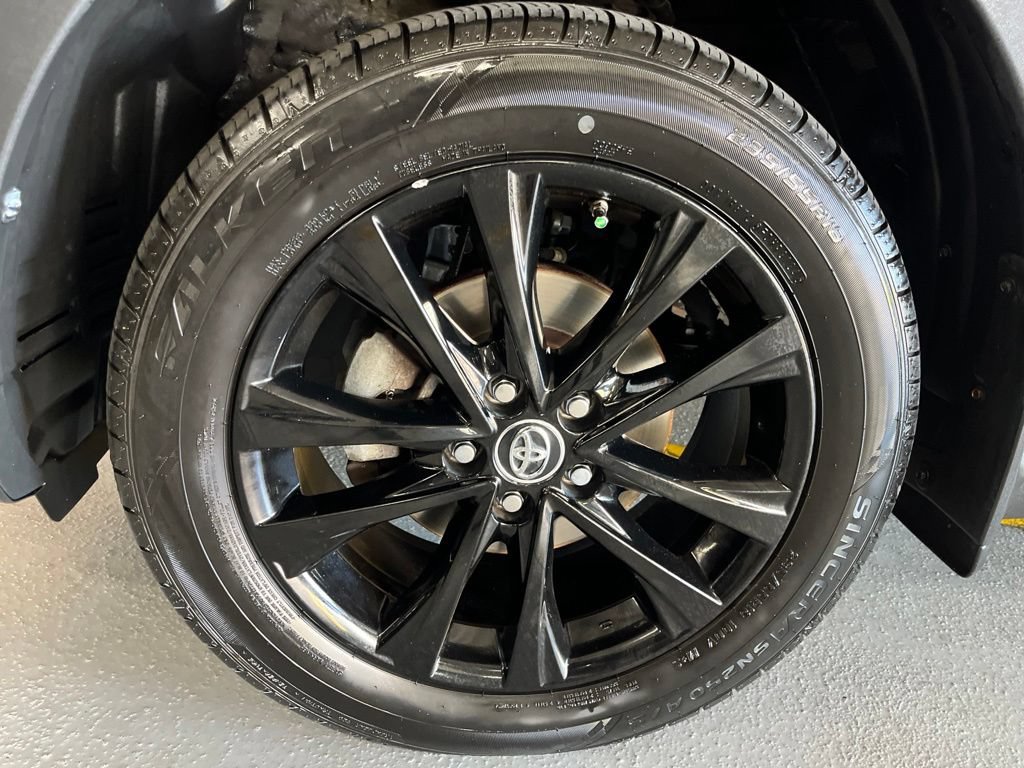 Used 2018 Toyota RAV4 Adventure AWD/4WD image 5