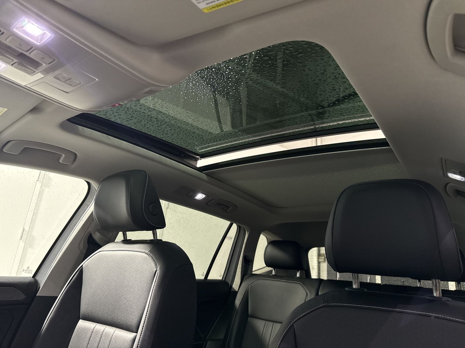 Used 2024 Volkswagen Tiguan SE w/ Panoramic Sunroof Package AWD/4WD image 26
