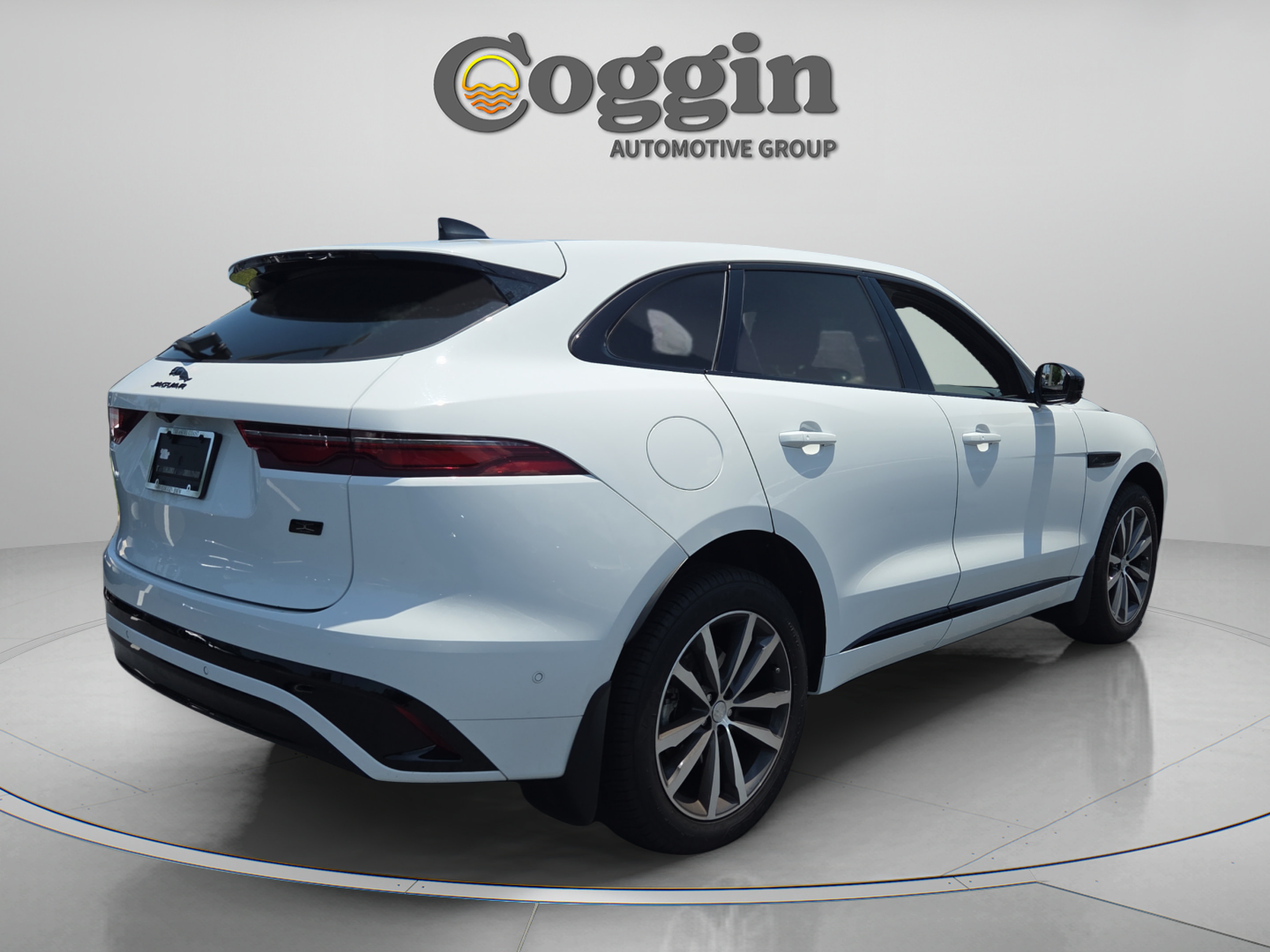 Used 2026 Jaguar F-PACE R-Dynamic S AWD/4WD image 5
