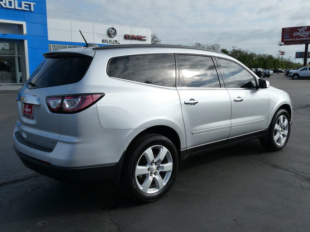 Used 2017 Chevrolet Traverse LT w/ Style and Technology Package FWD image 5