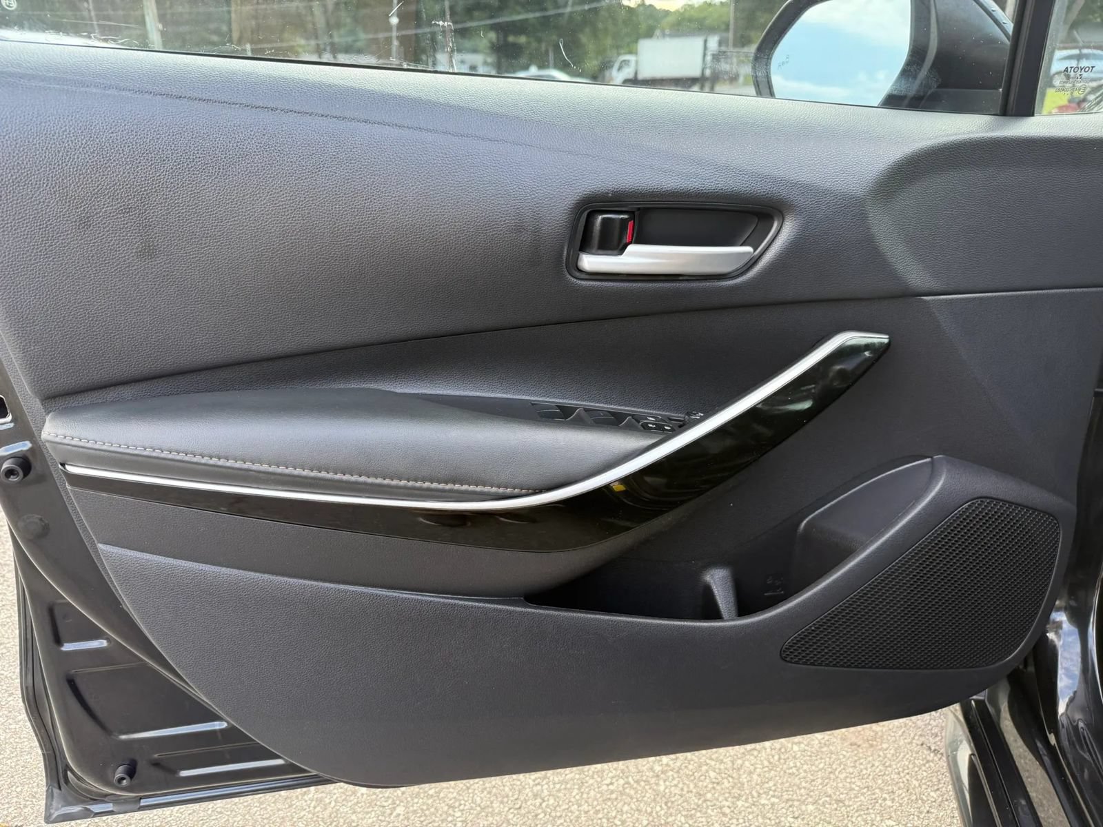 Used 2022 Toyota Corolla XLE FWD image 5