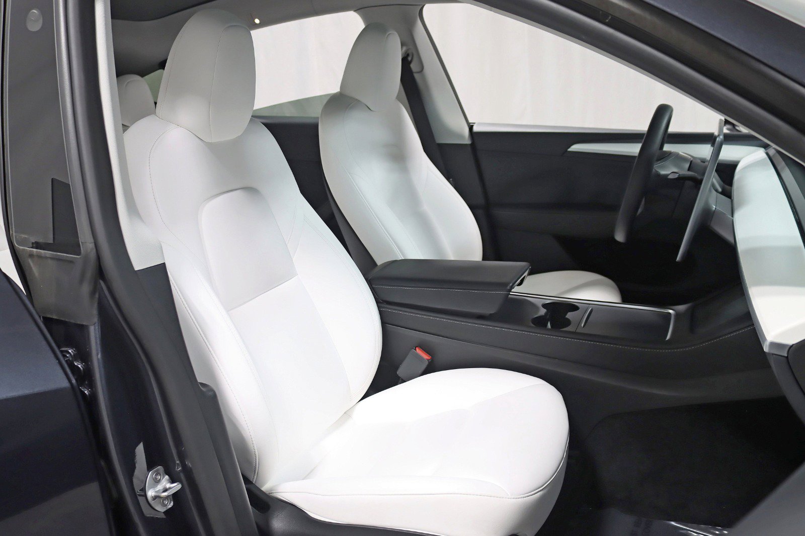 Used 2024 Tesla Model Y Long Range AWD/4WD image 28