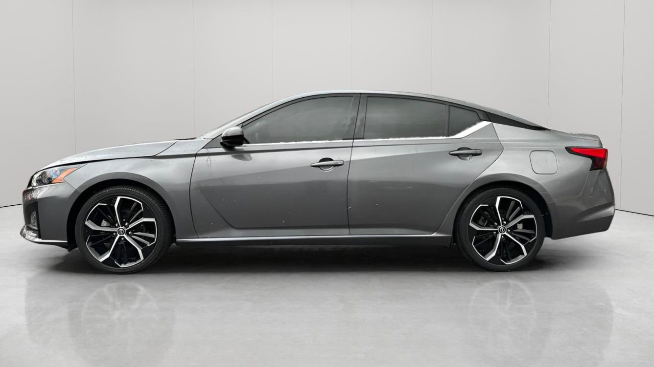 Used 2024 Nissan Altima 2.5 SR image 8