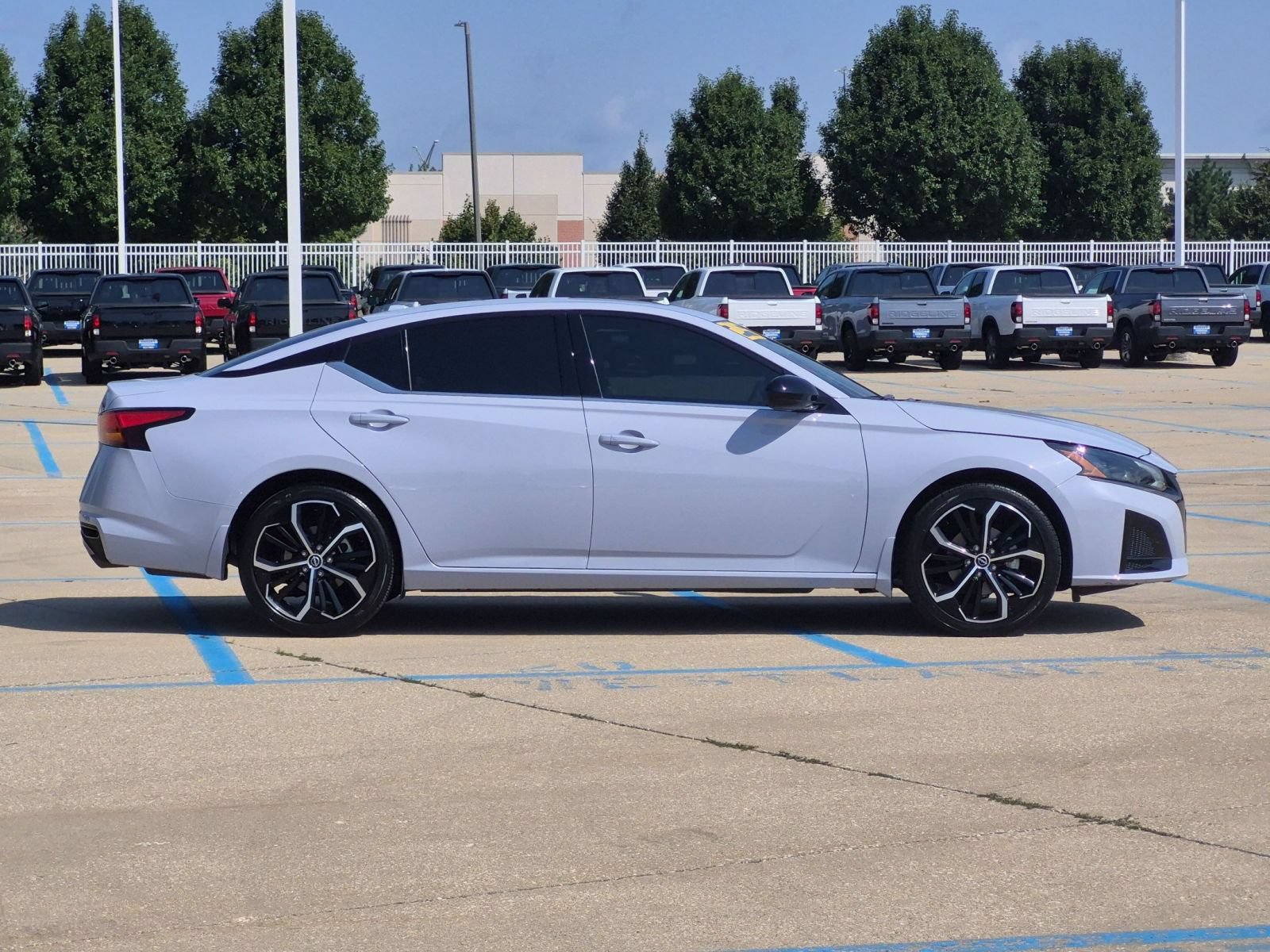 Used 2025 Nissan Altima 2.5 SR w/ SR Premium Package FWD image 5
