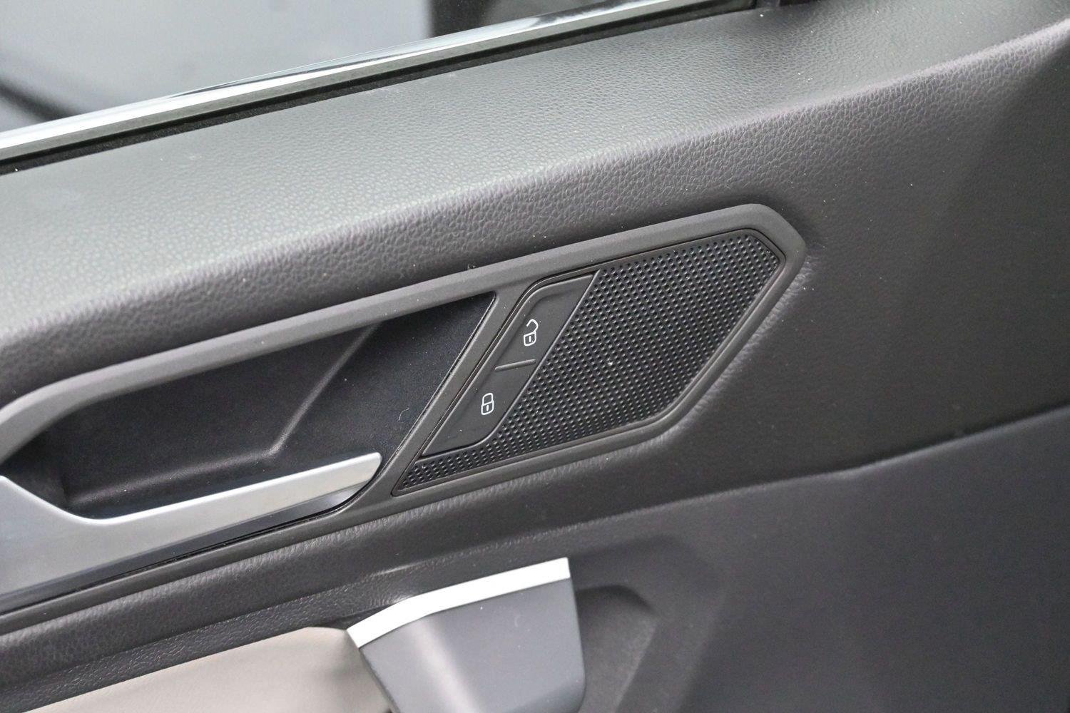 Used 2020 Volkswagen Tiguan SE w/ Panoramic Sunroof Package FWD image 10