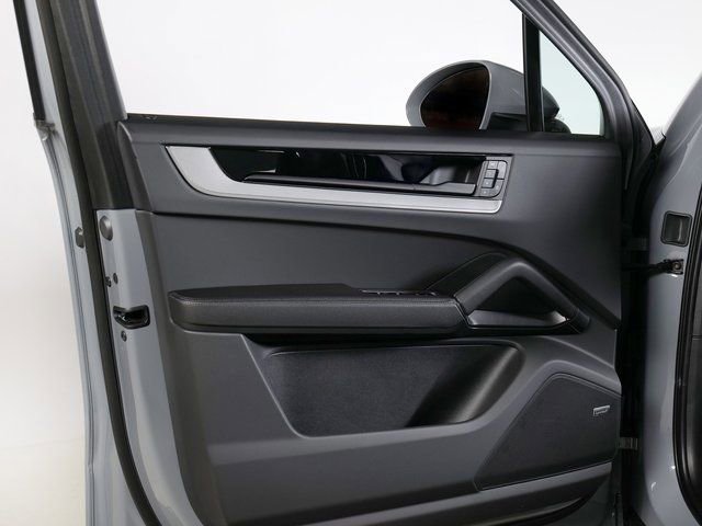 Certified 2026 Porsche Cayenne AWD/4WD image 24