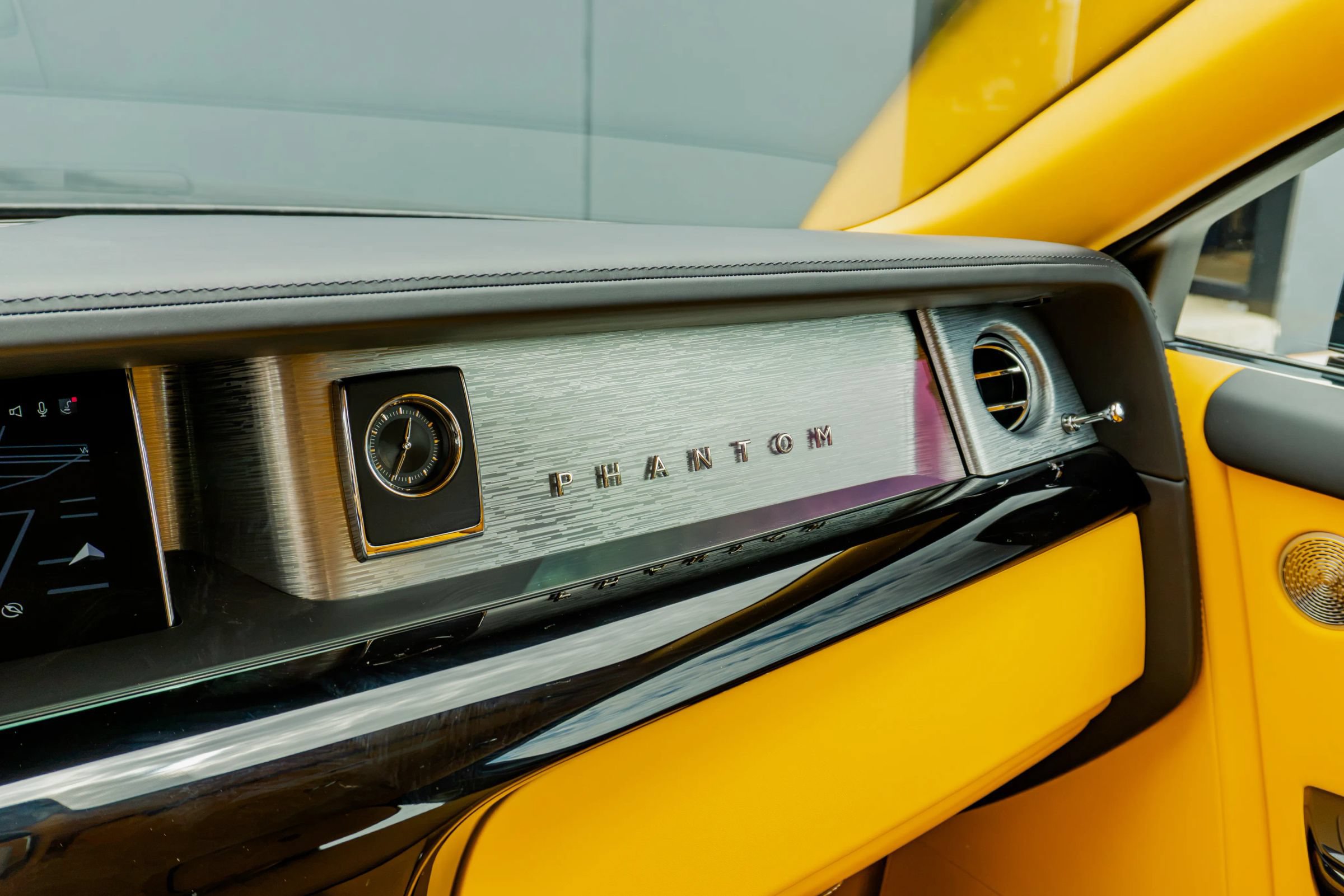 Used 2027 Rolls-Royce Phantom Sedan RWD image 21