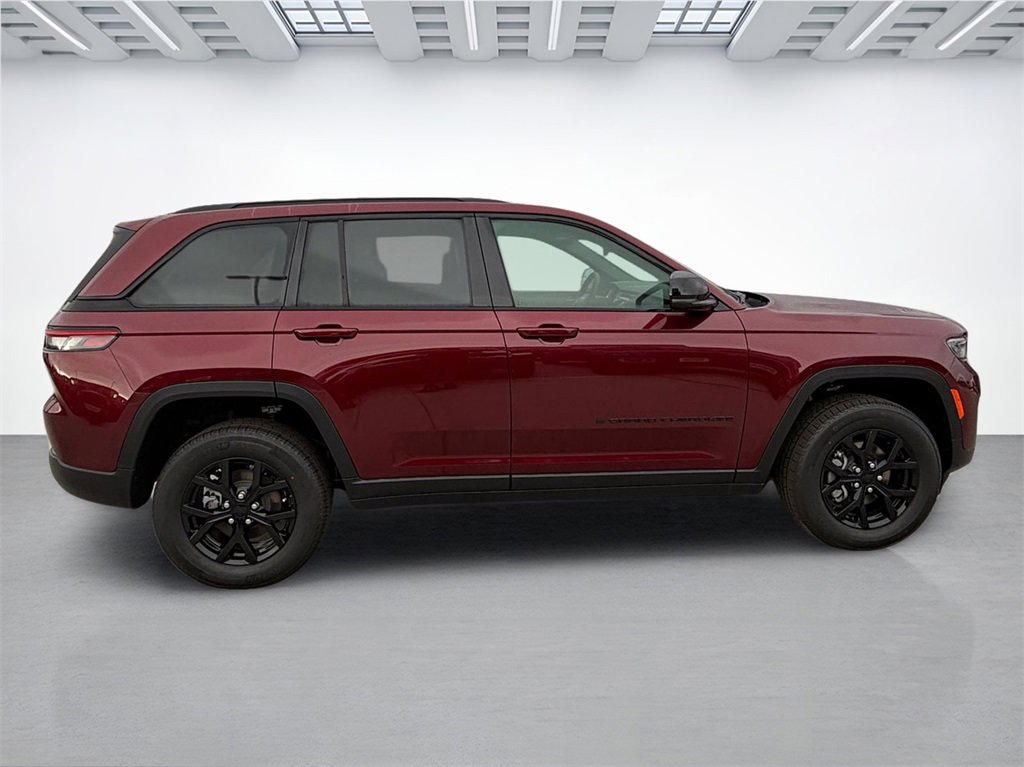 New 2025 Jeep Grand Cherokee Altitude image 2