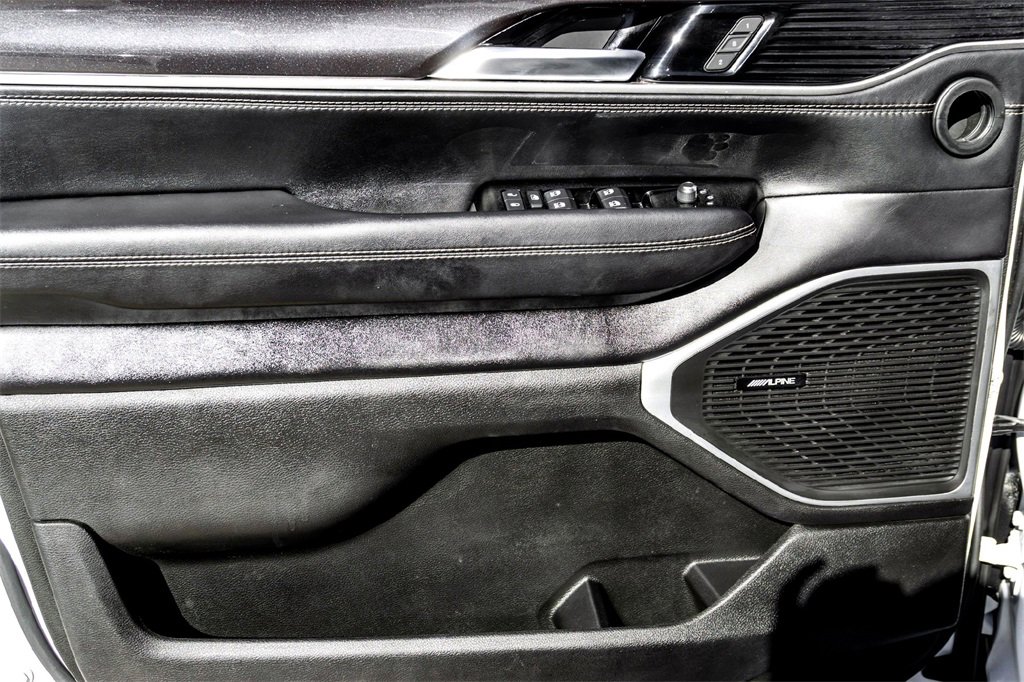 Used 2023 Jeep Wagoneer 4WD image 10