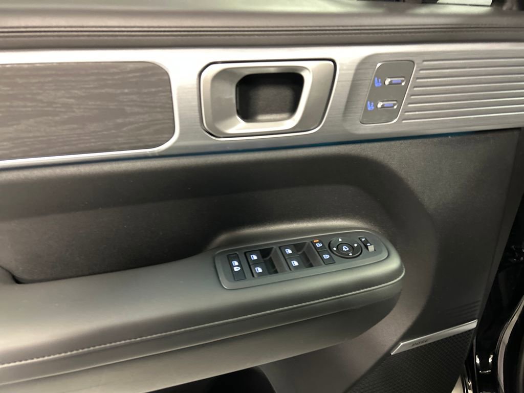 Used 2024 Hyundai Santa Fe Limited image 12