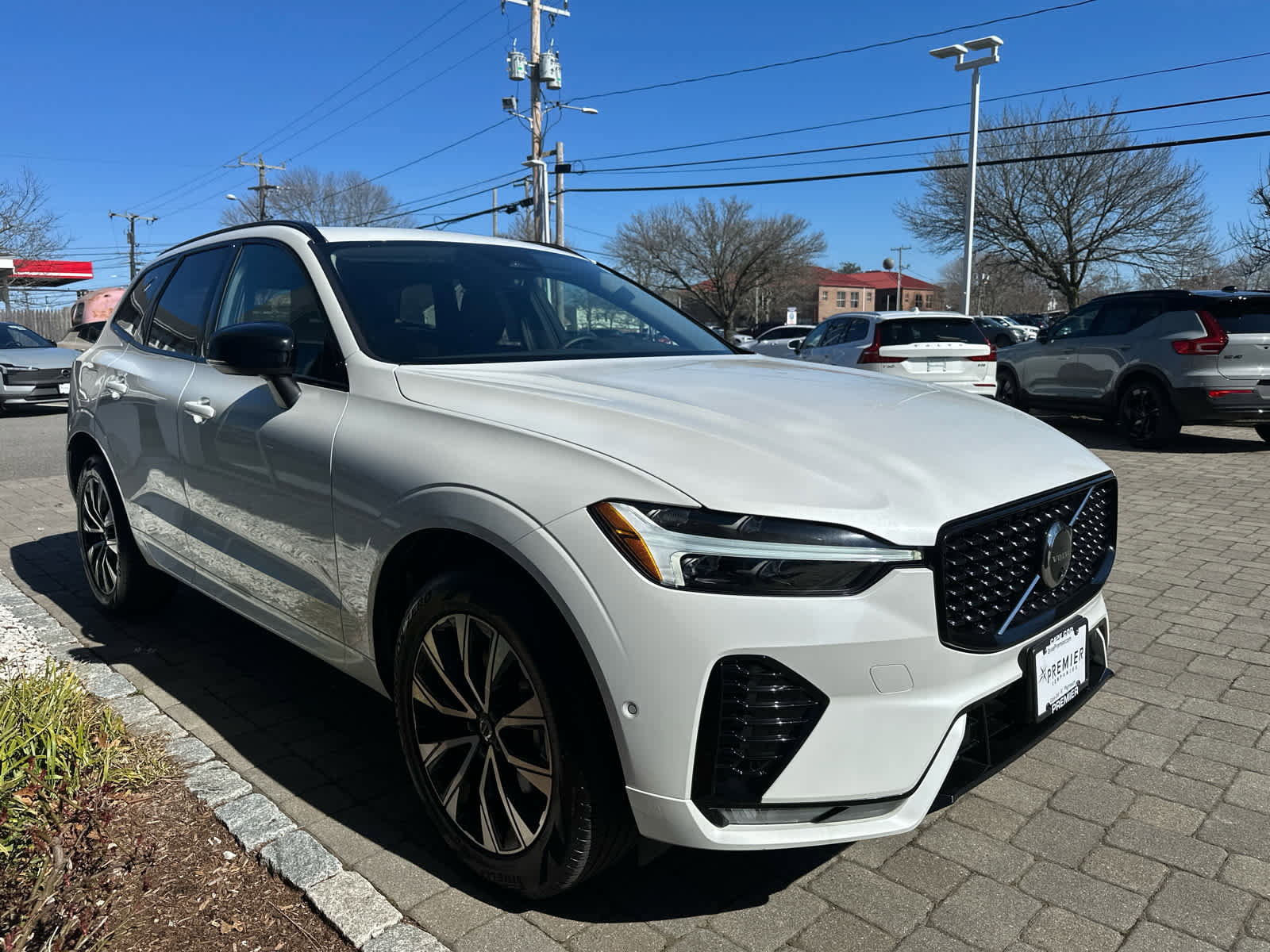 Used 2025 Volvo XC60 B5 Plus image 39