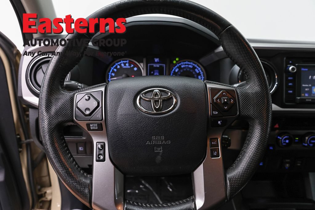 Used 2018 Toyota Tacoma SR5 AWD/4WD image 10