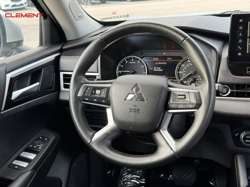 Used 2025 Mitsubishi Outlander SE AWD/4WD image 14
