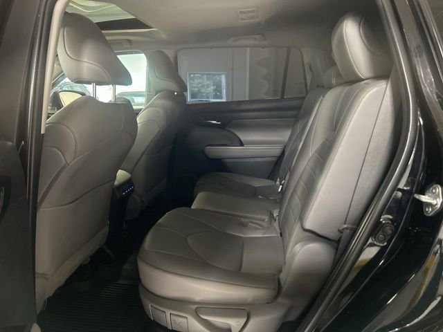 Used 2022 Toyota Highlander XLE AWD/4WD image 24