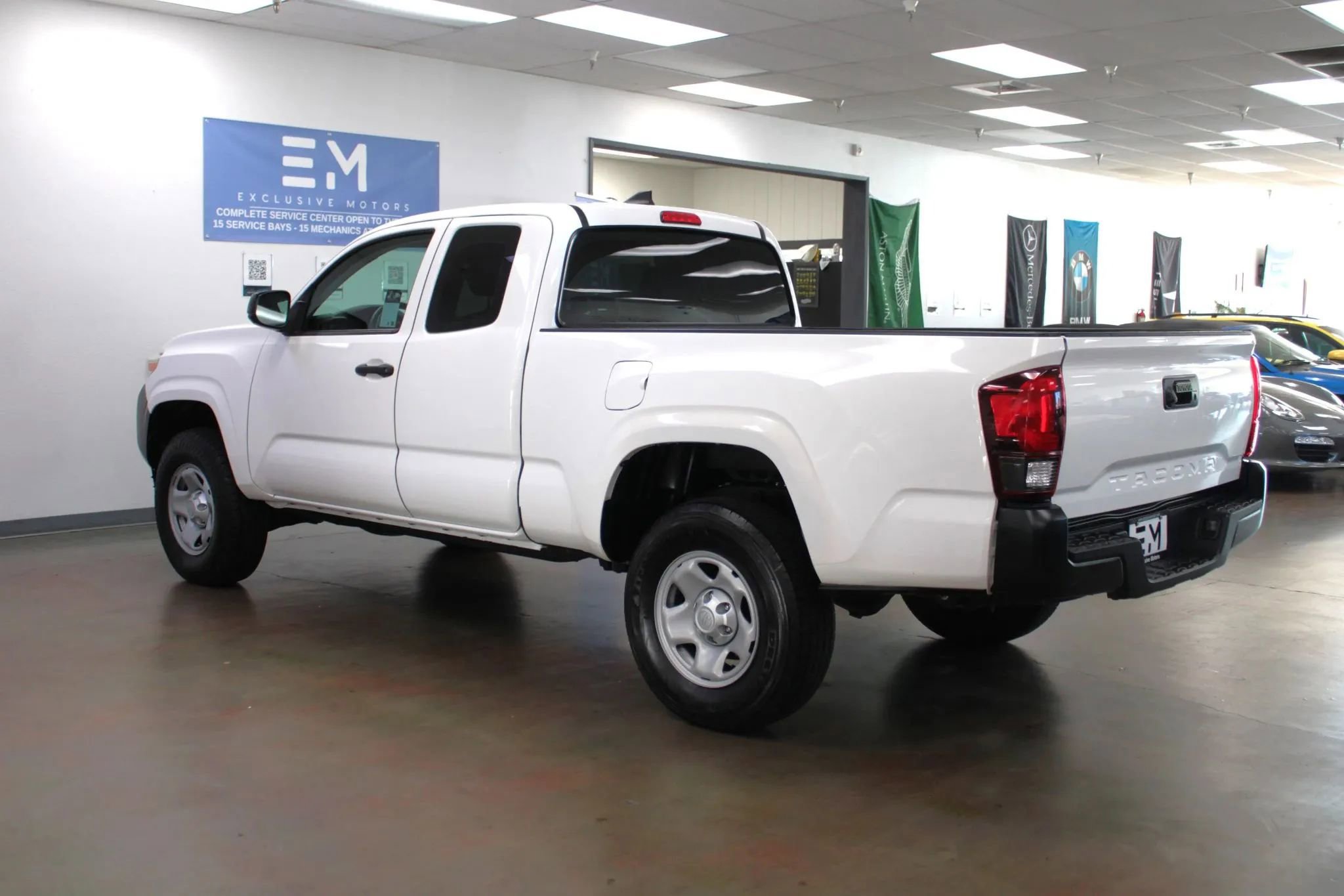 Used 2022 Toyota Tacoma SR image 6