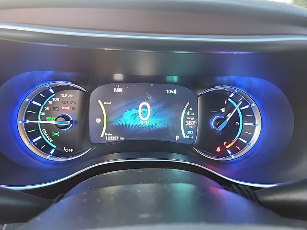 Used 2020 Chrysler Pacifica Limited image 13