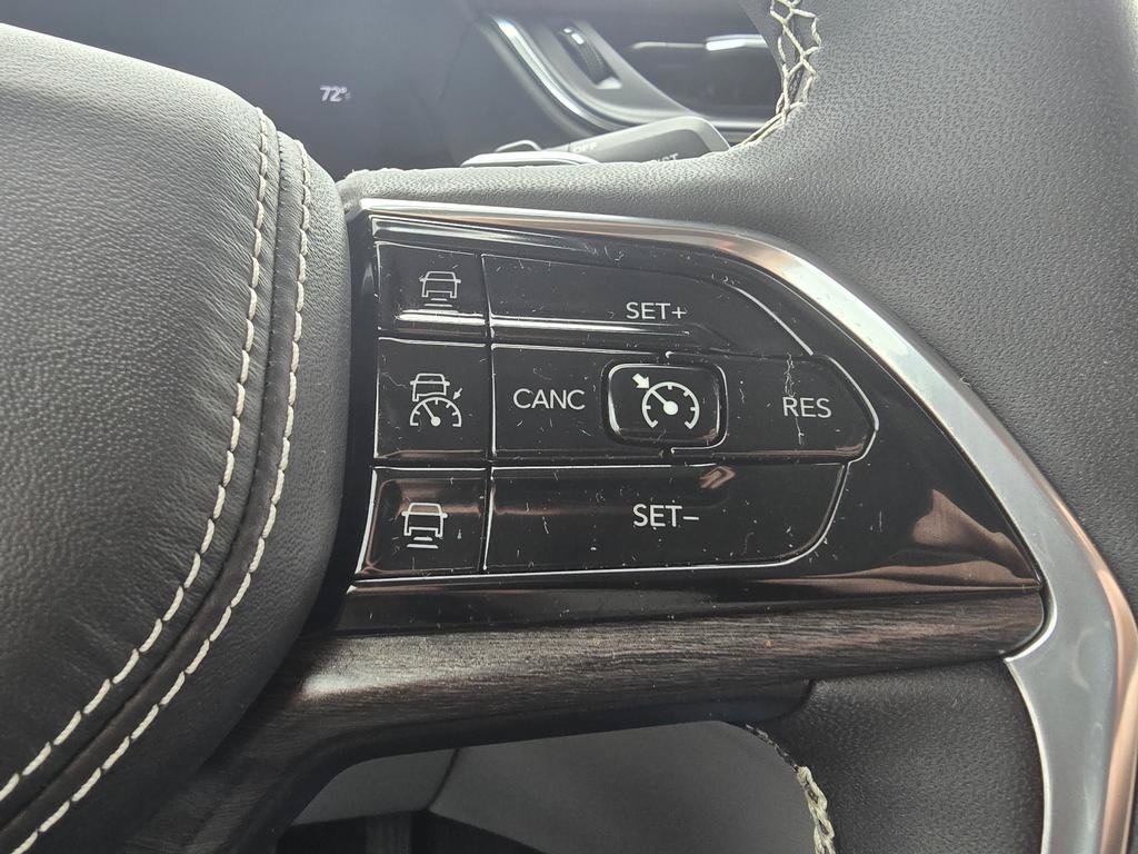 Used 2023 Jeep Grand Cherokee Overland w/ Luxury Tech Group IV AWD/4WD image 19