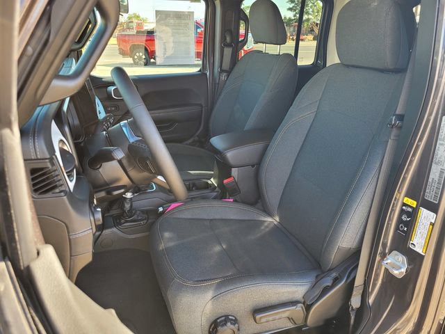 Used 2025 Jeep Wrangler Unlimited Sahara AWD/4WD image 16