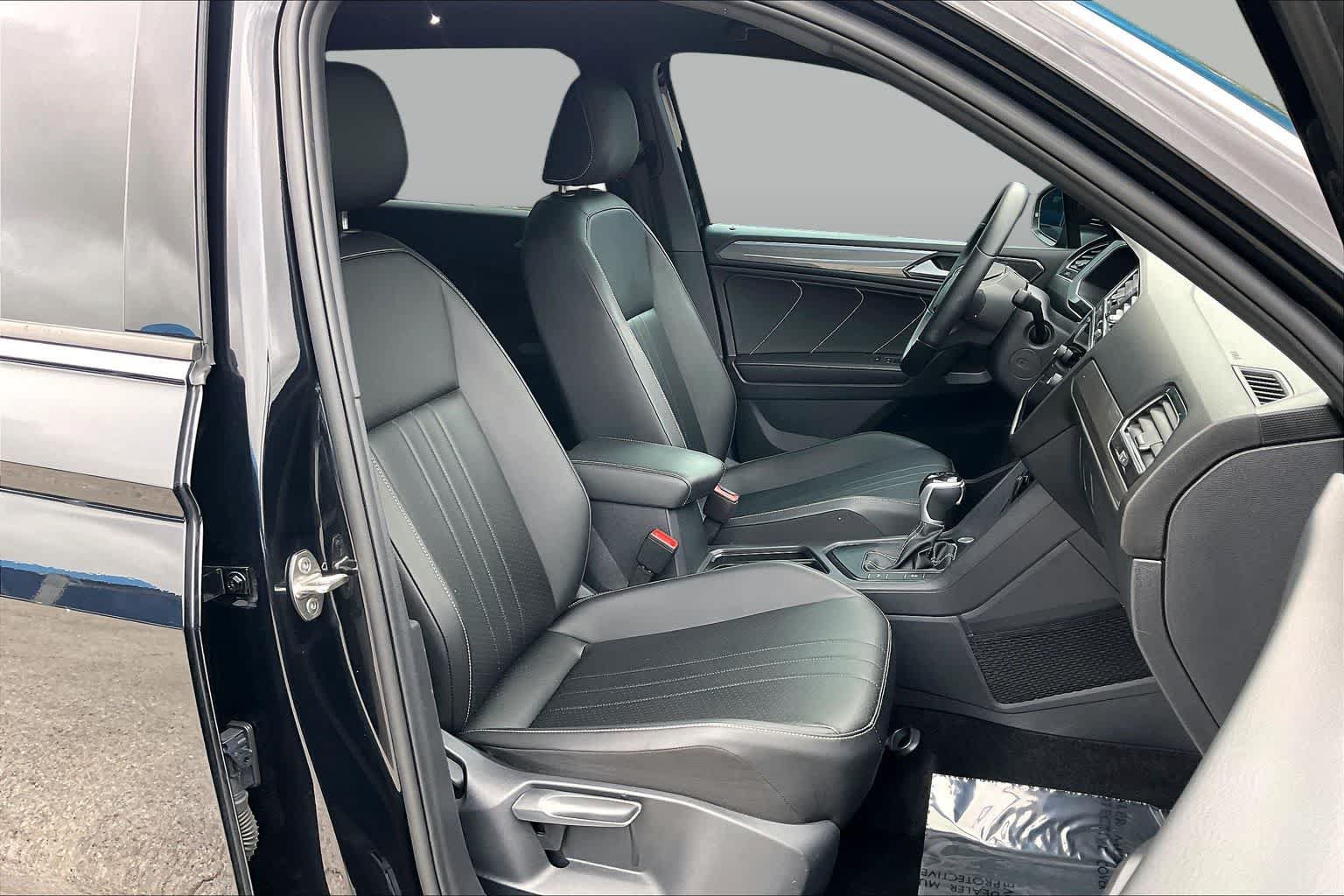 Used 2023 Volkswagen Tiguan SE R-Line FWD image 8