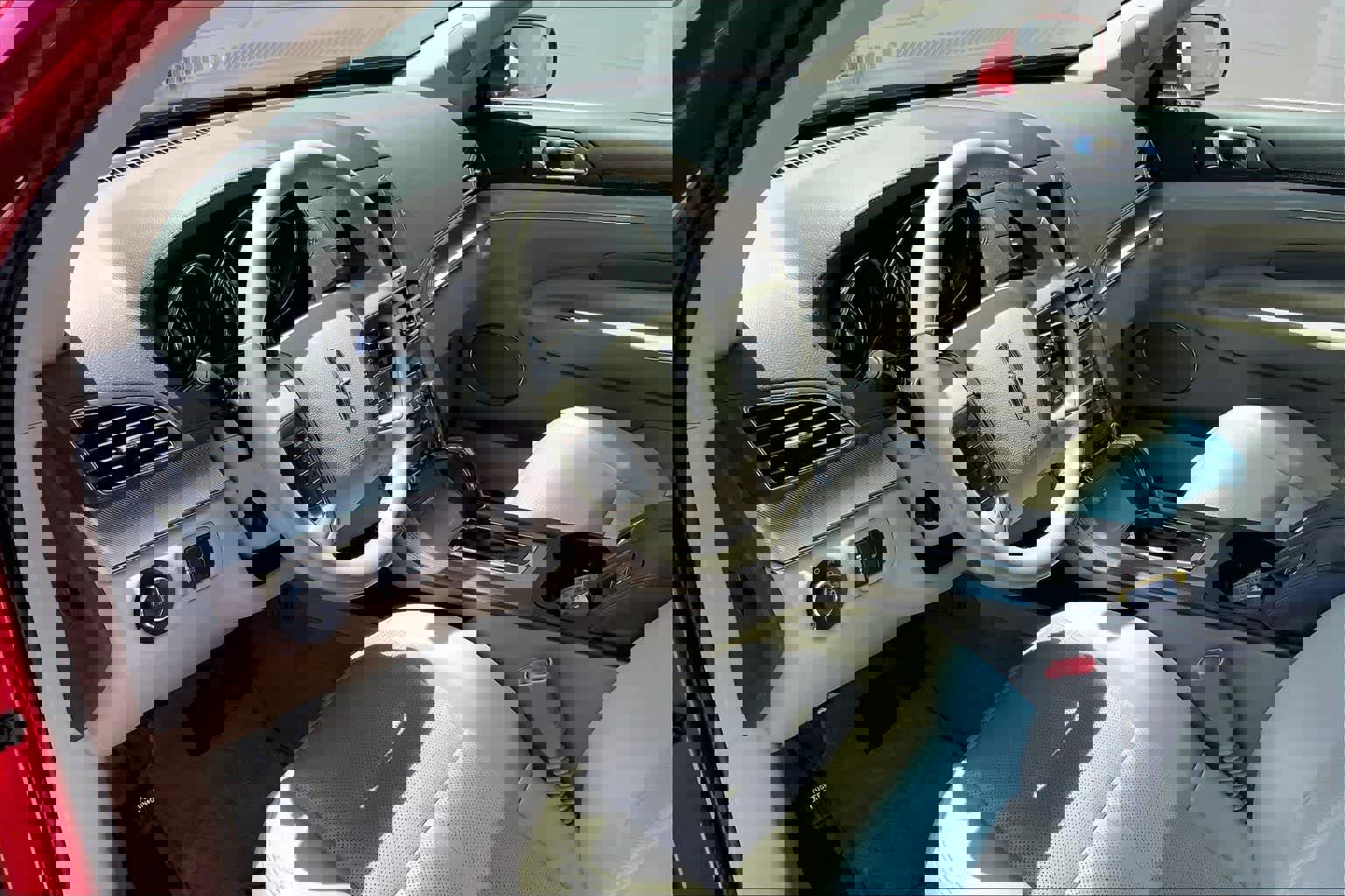 Used 2010 Lincoln MKT 2WD image 3