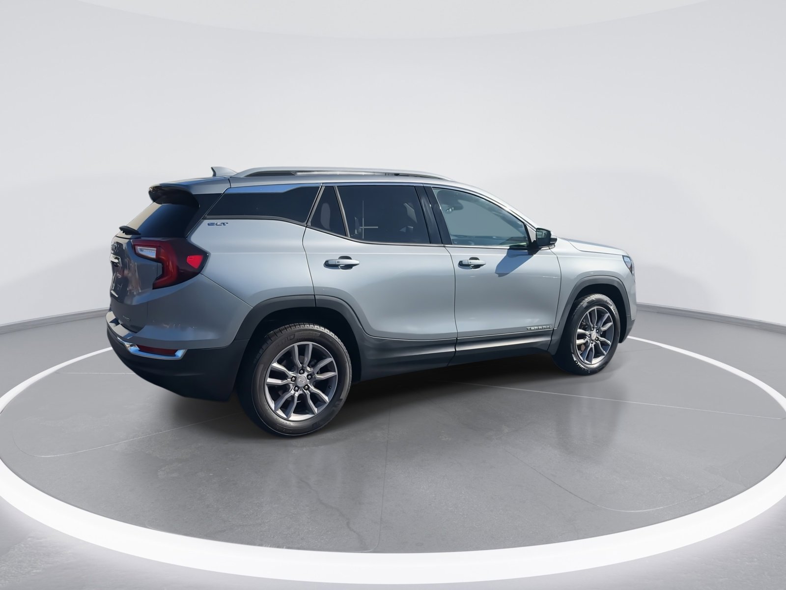 Certified 2024 GMC Terrain SLT image 9