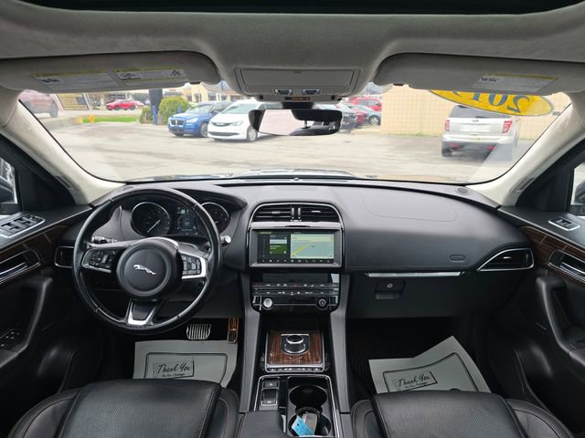 Used 2019 Jaguar F-PACE Prestige image 18